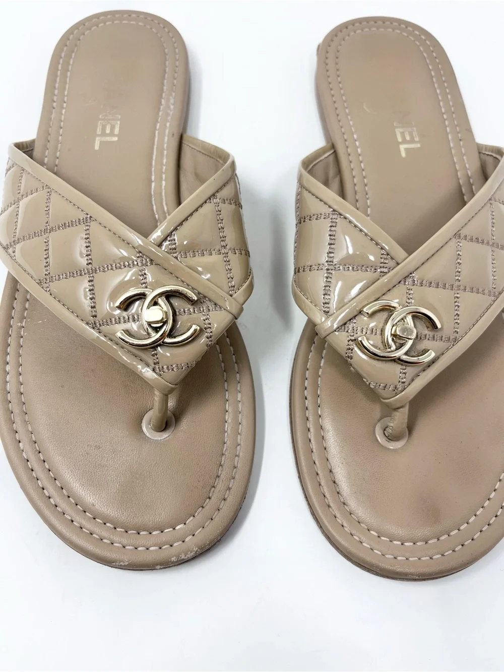 Chanel CC Turnlock Quilted Sandal Tan Patent Leather Thong Flat size 38.5 EU
